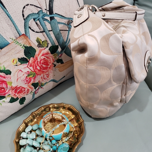 RARE FIND COACH SIGNATURE MONOGRAM HOBO HANDBAG.  COACH F22310 - Picture 6 of 12